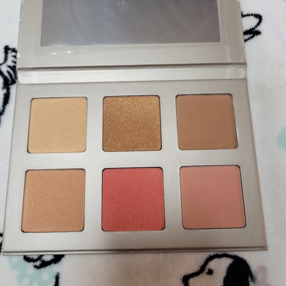 NIB Iconic London Blaze Chaser Face Palette - Picture 2 of 6